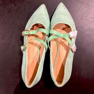 Size 5 green, pointed toe shoes